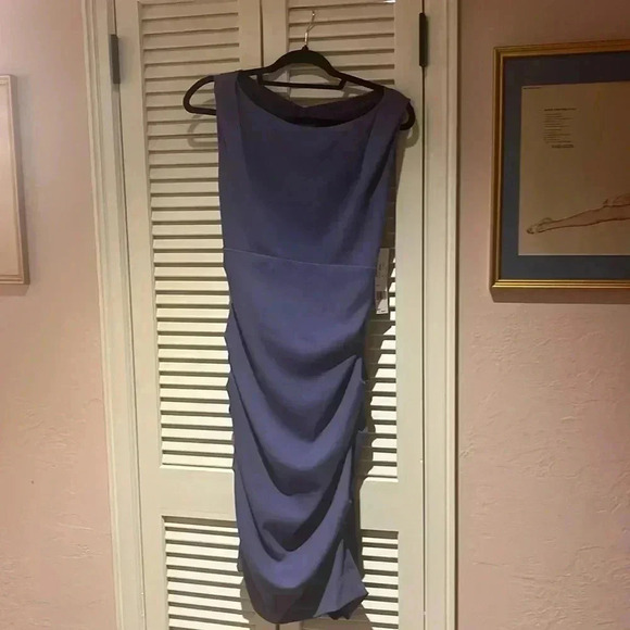 Body con open back dress with flattering silhouette Nicole Miller NWT - Picture 3 of 7